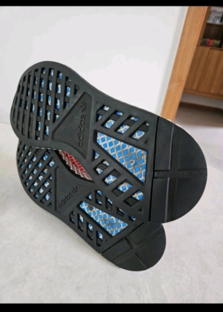 아디다스 디럽트러너 270 이미지