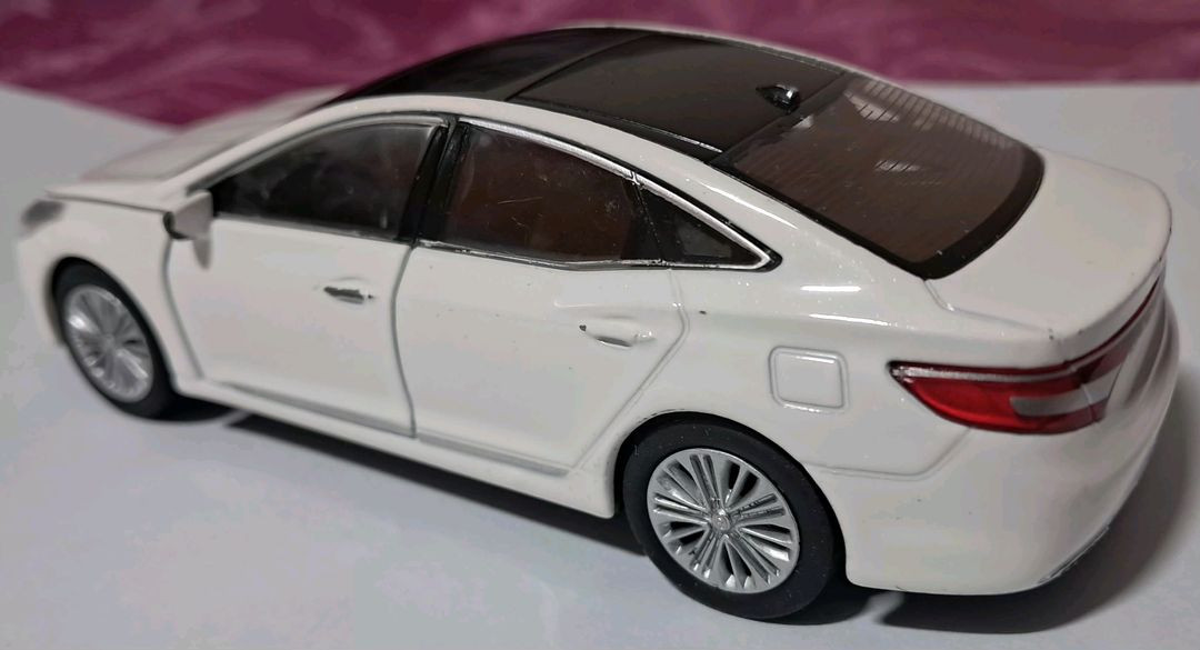 1:38 현대 그랜저(아제라) 국산미니카 다이캐스트 판매합니다. 이미지