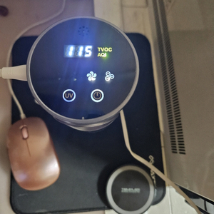 차량용 및 실내 휴대용 공기청정기 이미지