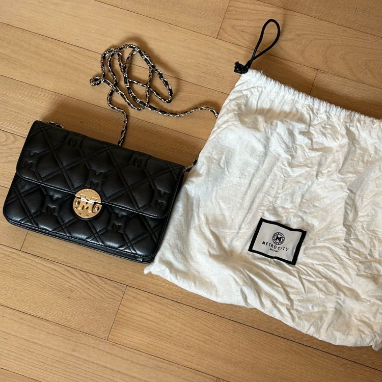 메트로시티 퀼팅 미니 체인 크로스백 (M41MQ367Z) 이미지