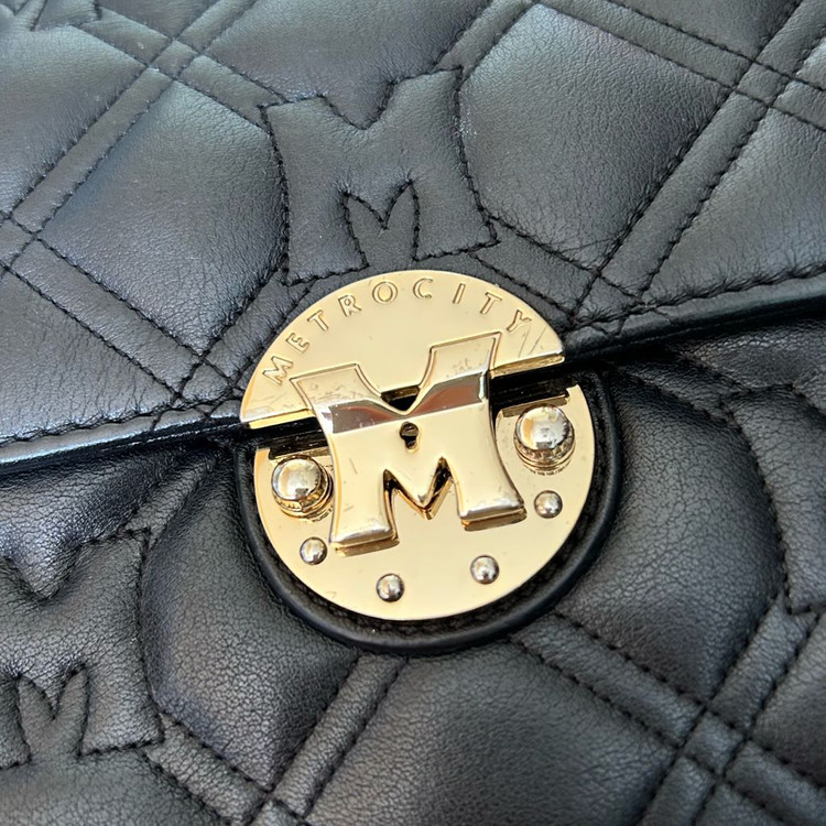 메트로시티 퀼팅 미니 체인 크로스백 (M41MQ367Z) 이미지