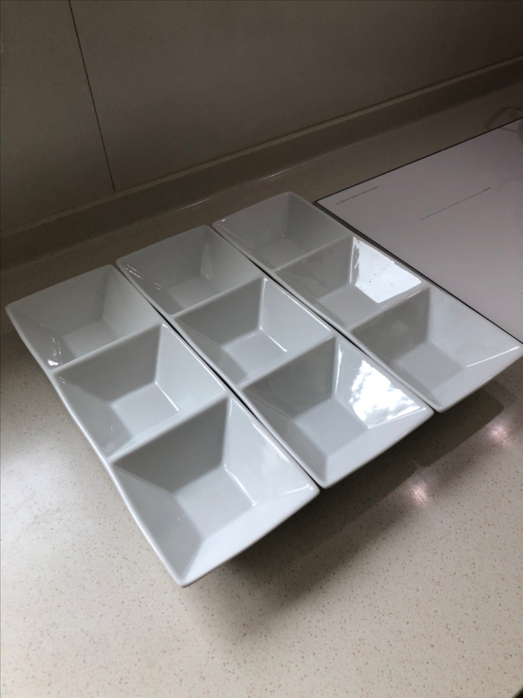 크레이트앤배럴 흰색 도자기 3구 나눔 접시--0