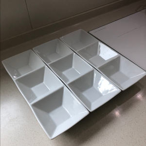 크레이트앤배럴 흰색 도자기 3구 나눔 접시