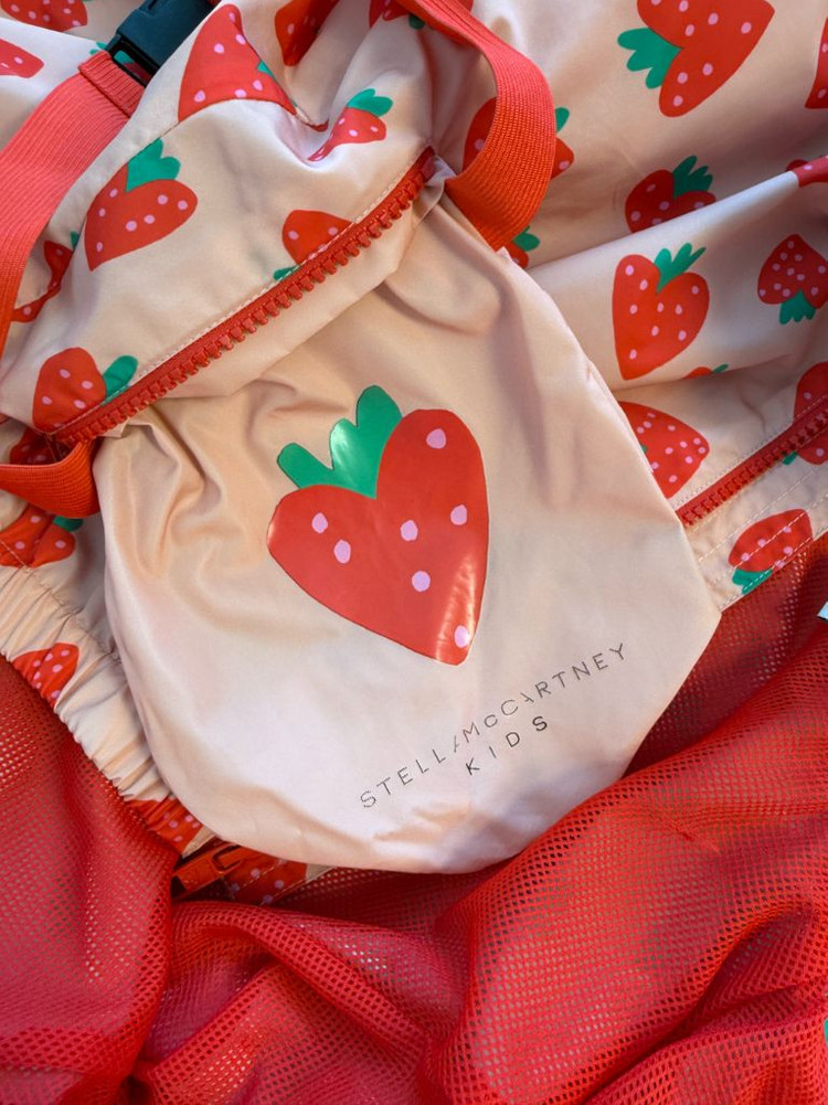 스텔라맥카트니 키즈 딸기 바람막이 자켓 이미지
