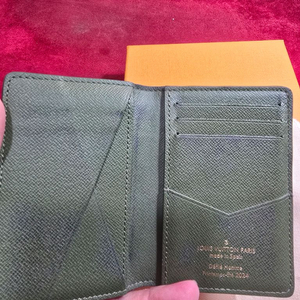 루이비통 카드지갑 한정판 이미지