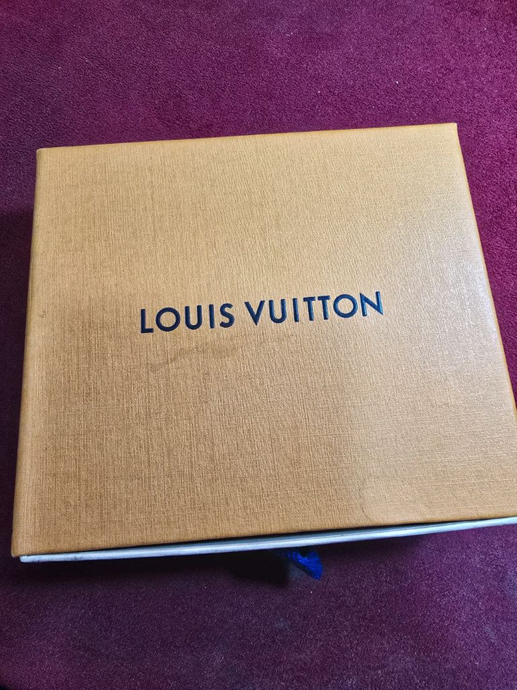 루이비통 카드지갑 한정판 이미지