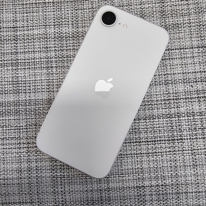 (새상품컨디션) 아이폰16E 256G 화이트 배터리99% 무기스 무찍힘 정상해지 초S급 선물용 73만팝니다@