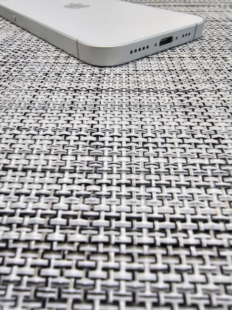 (새상품컨디션) 아이폰16E 256G 화이트 배터리99% 무기스 무찍힘 정상해지 초S급 선물용 73만팝니다@--5