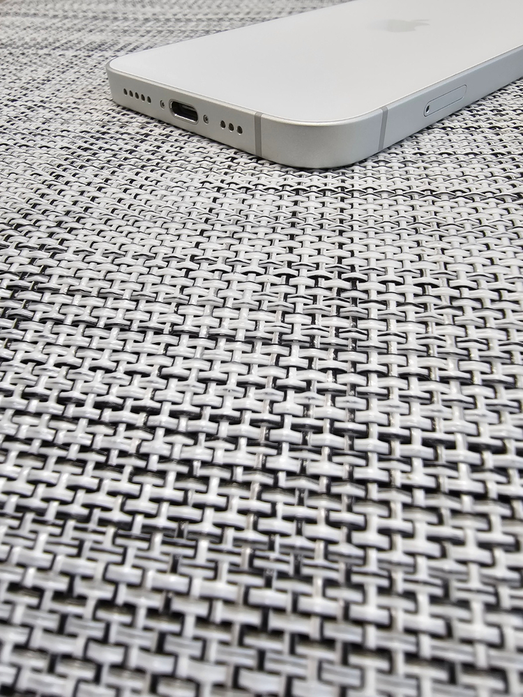 (새상품컨디션) 아이폰16E 256G 화이트 배터리99% 무기스 무찍힘 정상해지 초S급 선물용 73만팝니다@--6