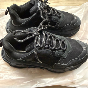 발렌시아가 트리플S 41 더티블랙 270 이미지