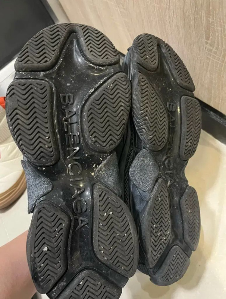 발렌시아가 트리플S 41 더티블랙 270 이미지