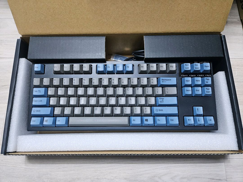 리얼포스 R2 TKL 저소음 30g 균등 토프레 무접점키보드 이미지