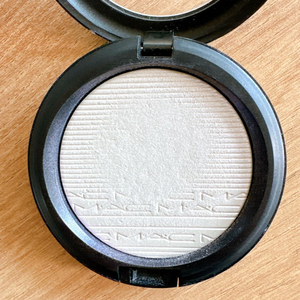 맥 MAC 소프트프로스트 하이라이터 이미지