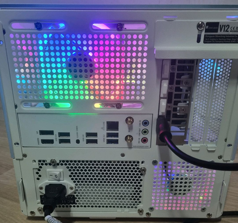 Ryzen 7 9700X RTX4060 화이트 게이밍PC (상세스펙확인요망) 이미지