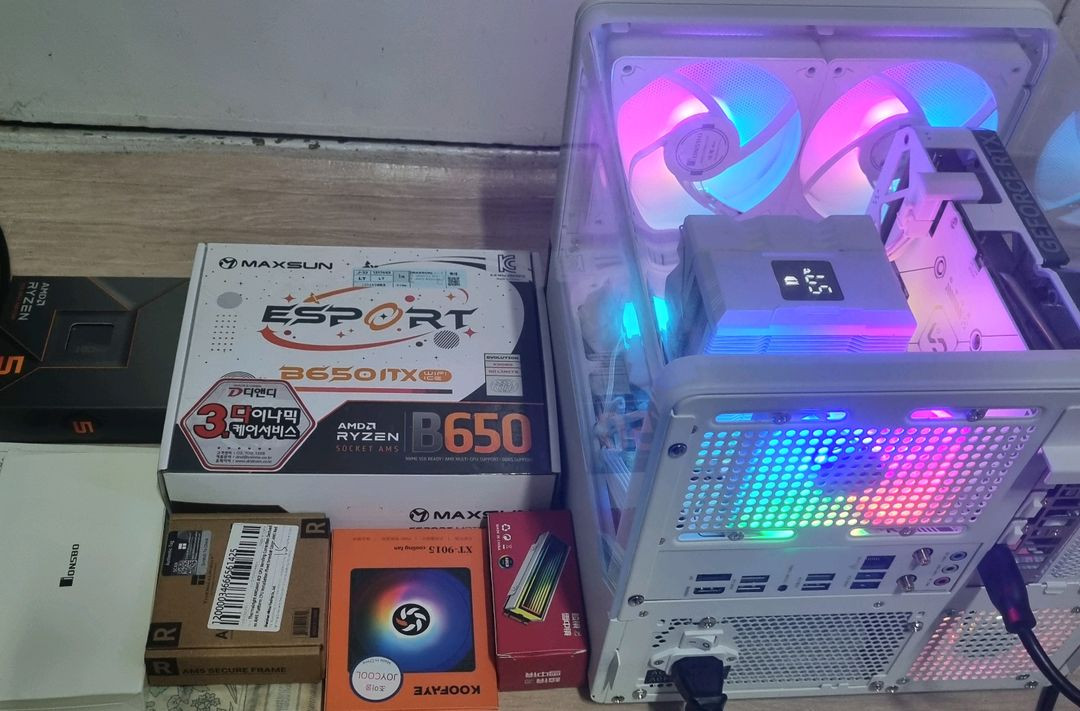 Ryzen 7 9700X RTX4060 화이트 게이밍PC (상세스펙확인요망) 이미지