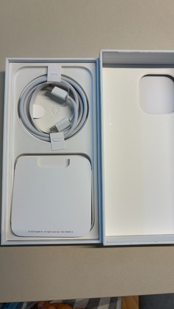 아이폰 15 프로 맥스 1테라 내츄럴 티타늄 이미지