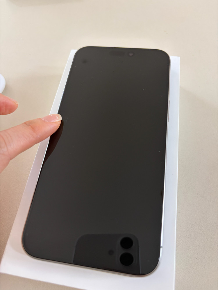 아이폰 15 프로 맥스 1테라 내츄럴 티타늄 이미지