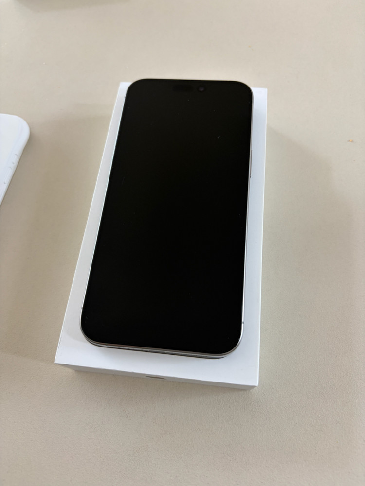 아이폰 15 프로 맥스 1테라 내츄럴 티타늄 이미지