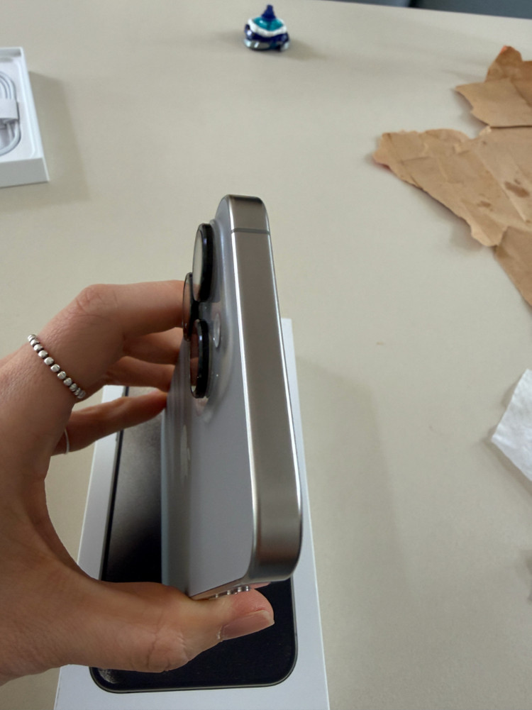 아이폰 15 프로 맥스 1테라 내츄럴 티타늄 이미지