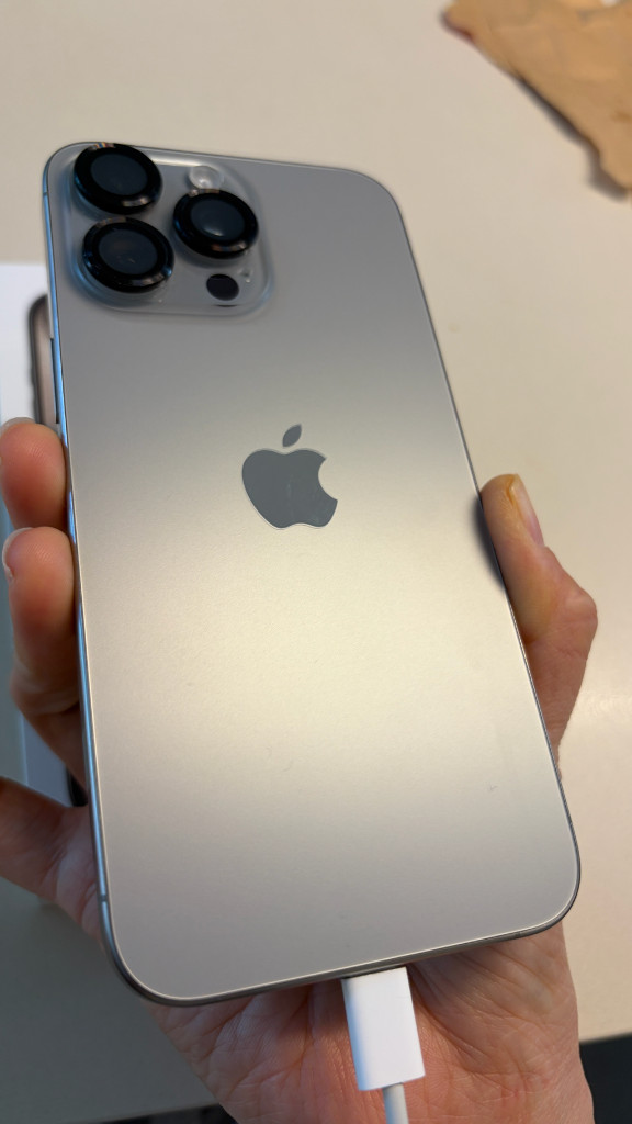 아이폰 15 프로 맥스 1테라 내츄럴 티타늄 이미지