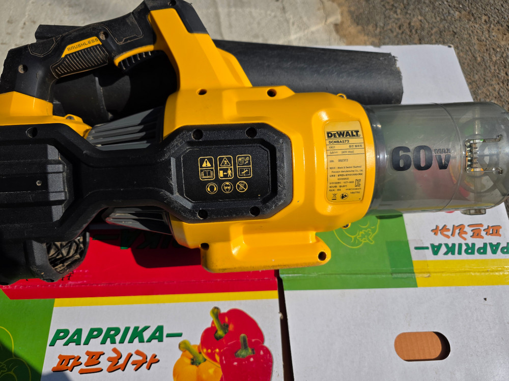 디월트 60V 송풍기DCMBA572베어툴--2