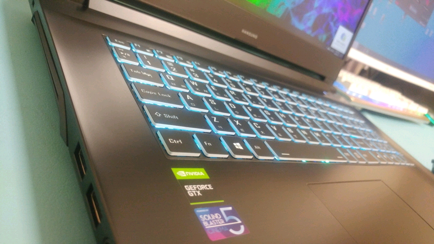 한성 17.3인치 게이밍 노트북/GTX1660Ti 이미지