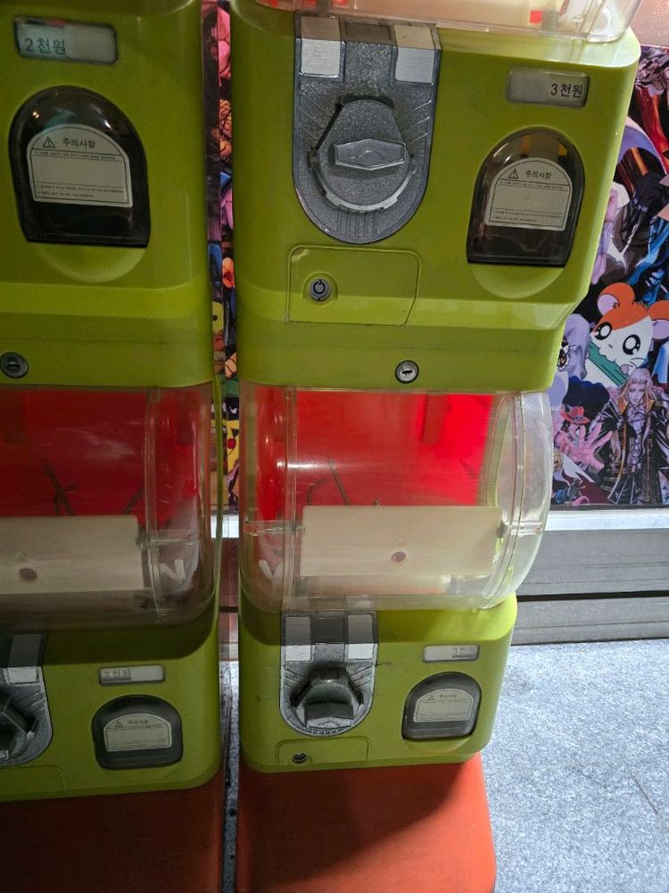 가챠 캡슐 뽑기 기계 이미지