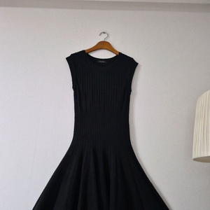 한섬마인 니트 플레어 원피스 이미지