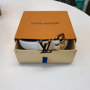 루이비통 여성 블랙 버클 화이트 벨트 새상품