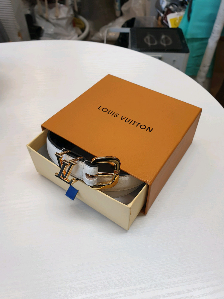 루이비통 여성 블랙 버클 화이트 벨트 새상품 이미지