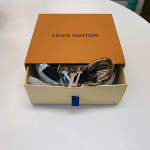 루이비통 여성 화이트 버클 블랙 벨트 새상품