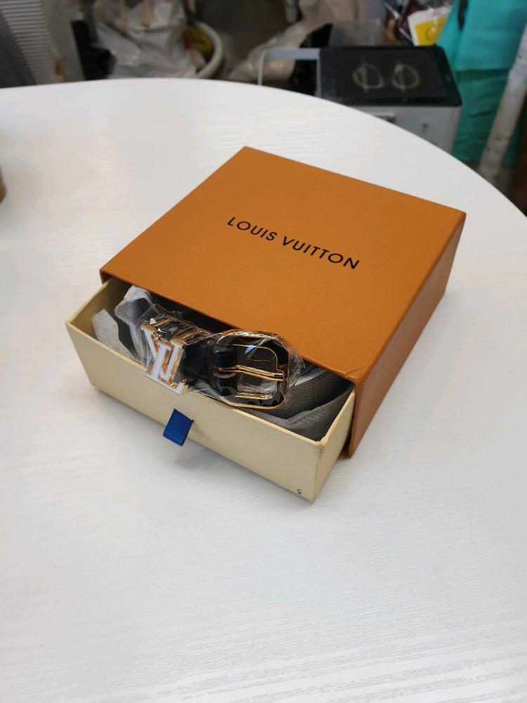 루이비통 여성 화이트 버클 블랙 벨트 새상품 이미지