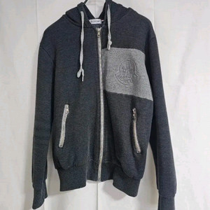 몽클레어 돌출로고 후드형 이미지