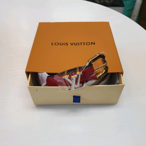 루이비통 여성 화이트 버클 레드 벨트 새상품