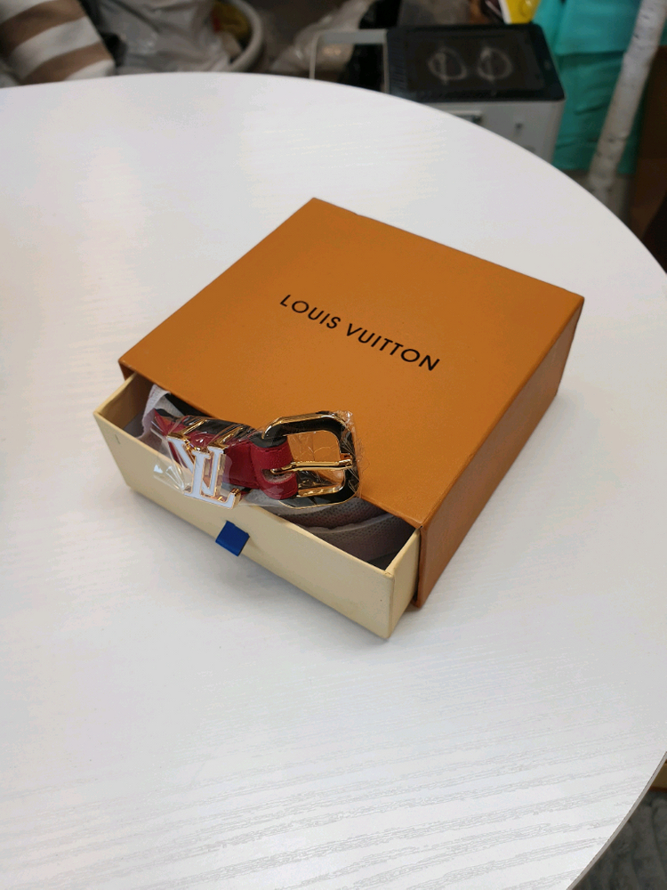 루이비통 여성 화이트 버클 레드 벨트 새상품 이미지