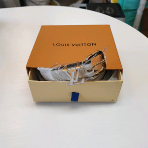 루이비통 여성 화이트 버클 화이트 벨트 새상품