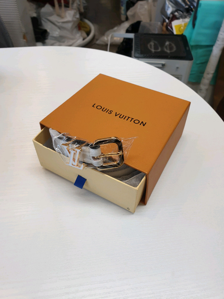 루이비통 여성 화이트 버클 화이트 벨트 새상품 이미지