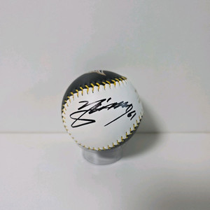 한화 정우주선수 친필싸인볼 판매 이미지