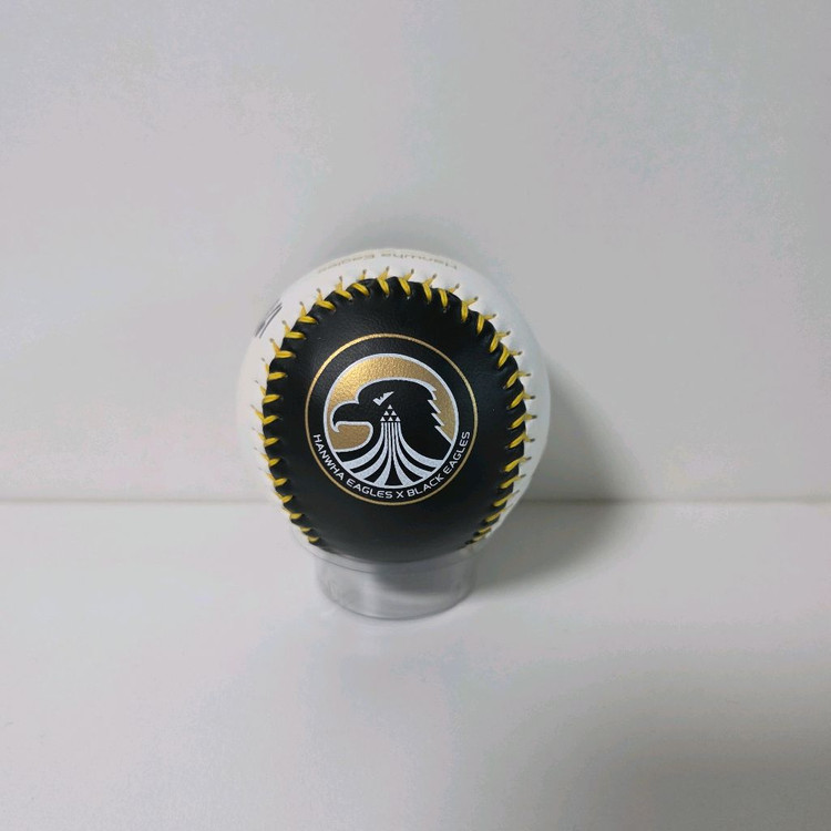 한화 정우주선수 친필싸인볼 판매 이미지