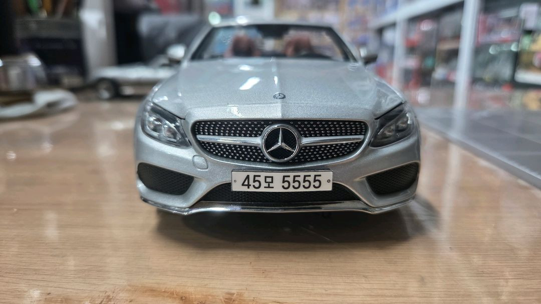 1:18 다이캐스트 아이스케일 벤츠c클래스 이미지