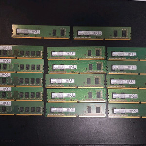 삼성 DDR4 4GB 데스크탑용 램 16개 판매합니다. 이미지