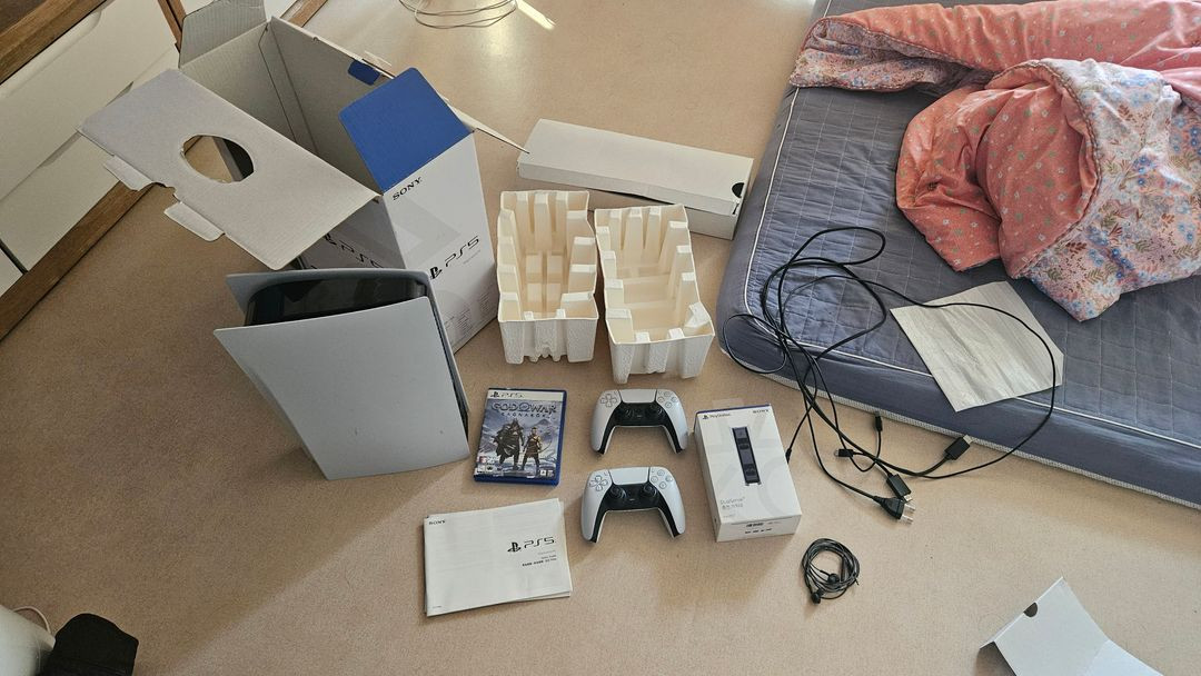 플스5 디스크에디션 + 듀얼센스2개+충전거치대+갓오브워 라그나로크 이미지