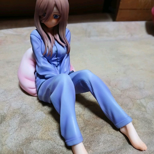 5등분의 신부 미쿠 리페인트작 피규어 이미지