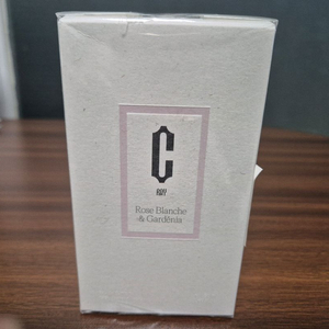 카를로타 레이로즈 블랑쉬 앤 가드니아 오드퍼퓸 이미지