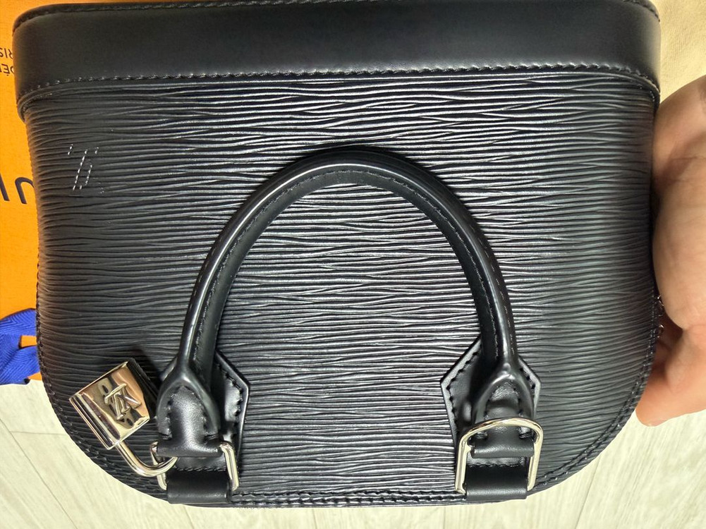 루이비통 알마BB 블랙 거의 새상품 이미지