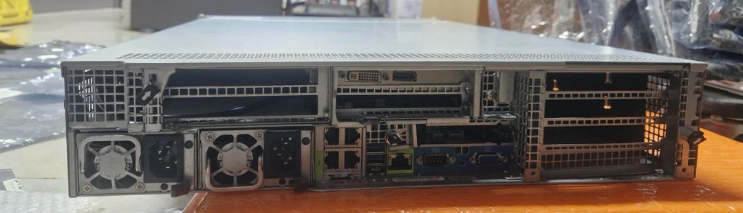 수퍼마이크로 H11DSU-iN 2U서버 2x EPYC 7451 이미지