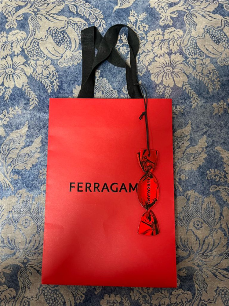 페라가모 쇼핑백 이미지