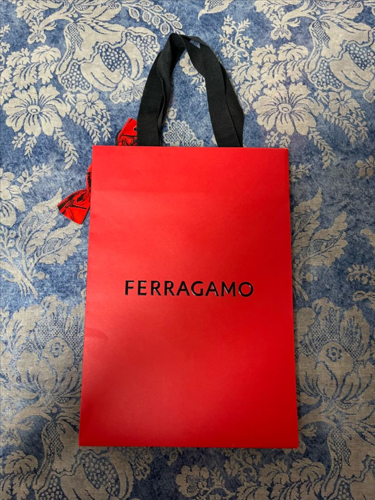 페라가모 쇼핑백 이미지