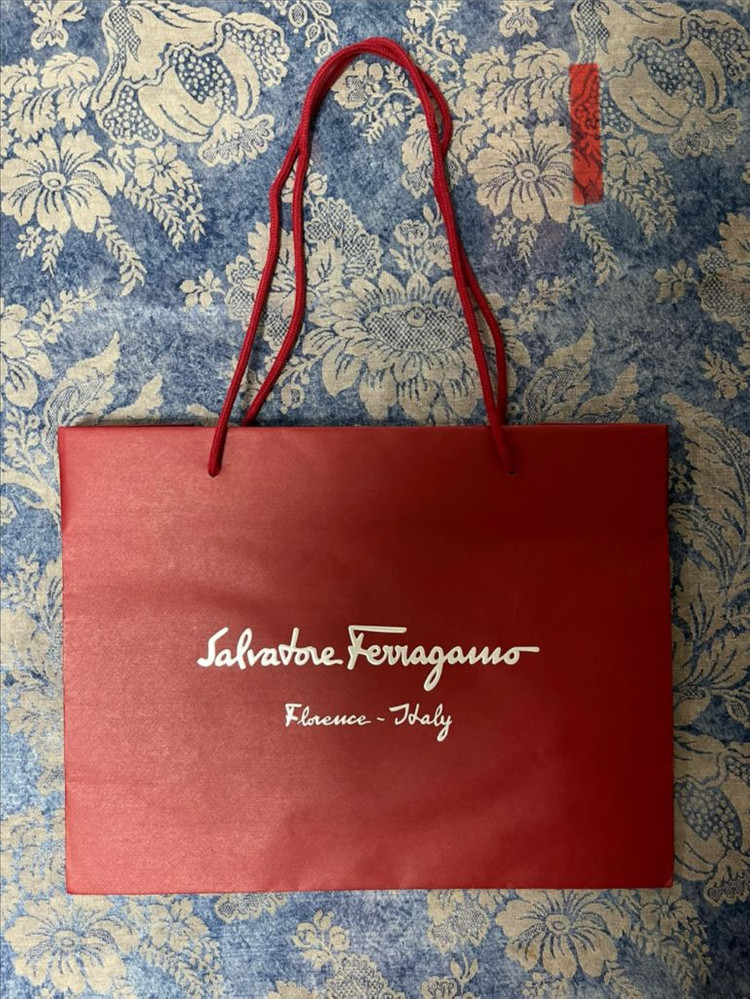 페라가모 쇼핑백 이미지