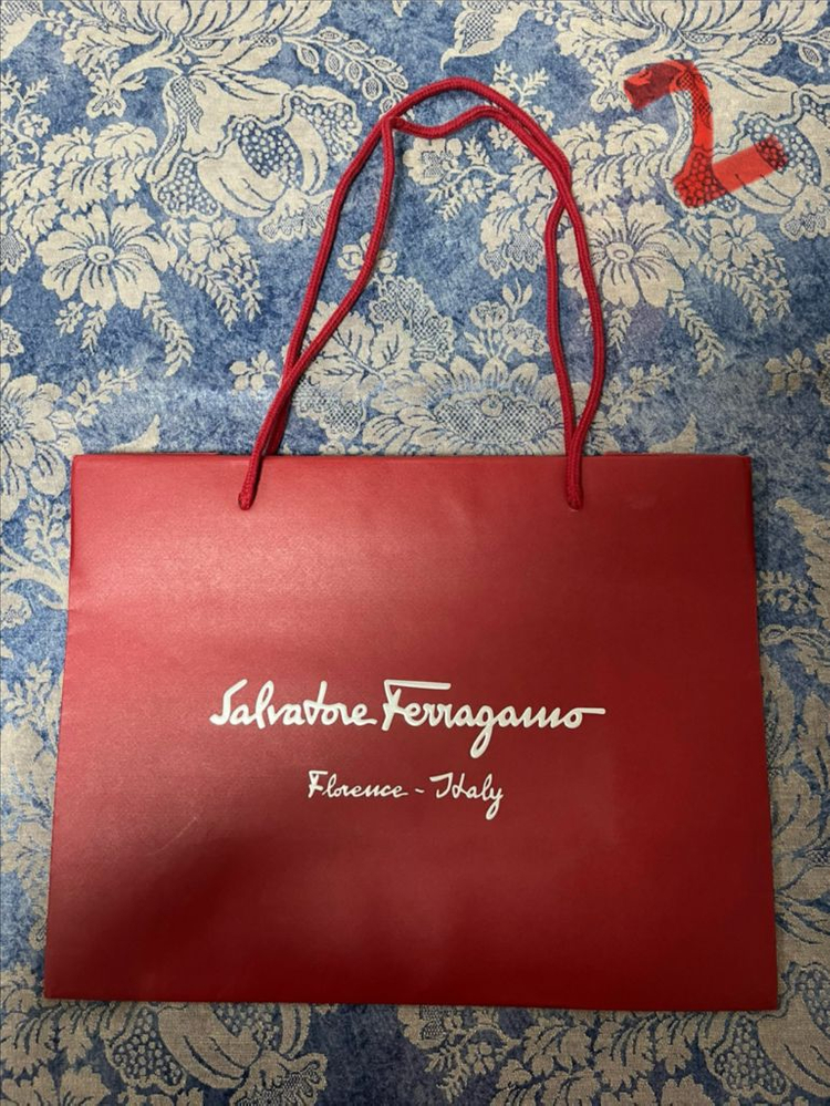 페라가모 쇼핑백 이미지